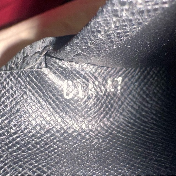 100% Authentic Vintage Louis Vuitton Wallet. Rare to find - Picture 9 of 9